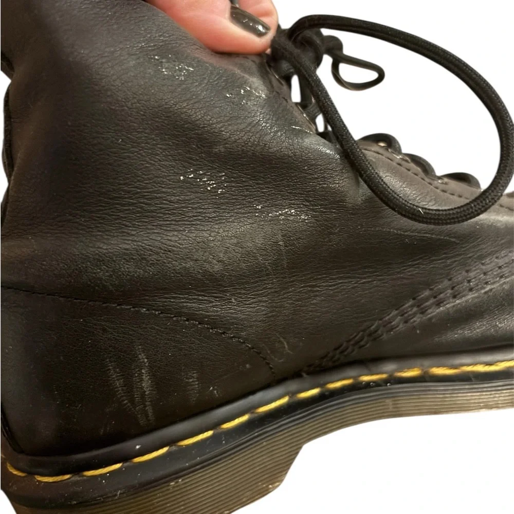 Dr. Marten’s classic combat boots women’s size 9 worn in condition - Picture 9 of 14